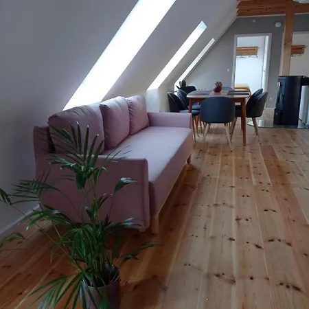 Drei-seiten-hof Etable Mit Schwimmteich Und Klimanlage